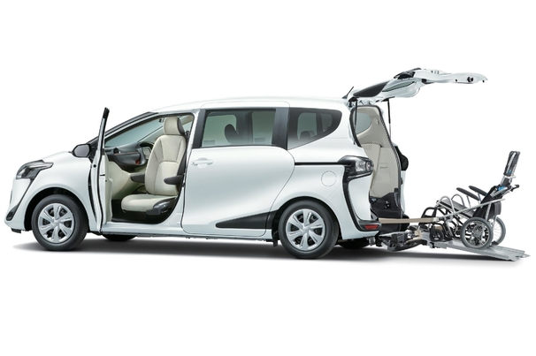 X 車いす仕様車(タイプⅢ)“助手席側セカンドシート付”